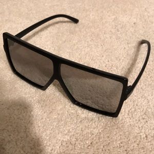 Black Square Frame Sunglasses w/ Mirror Lens!